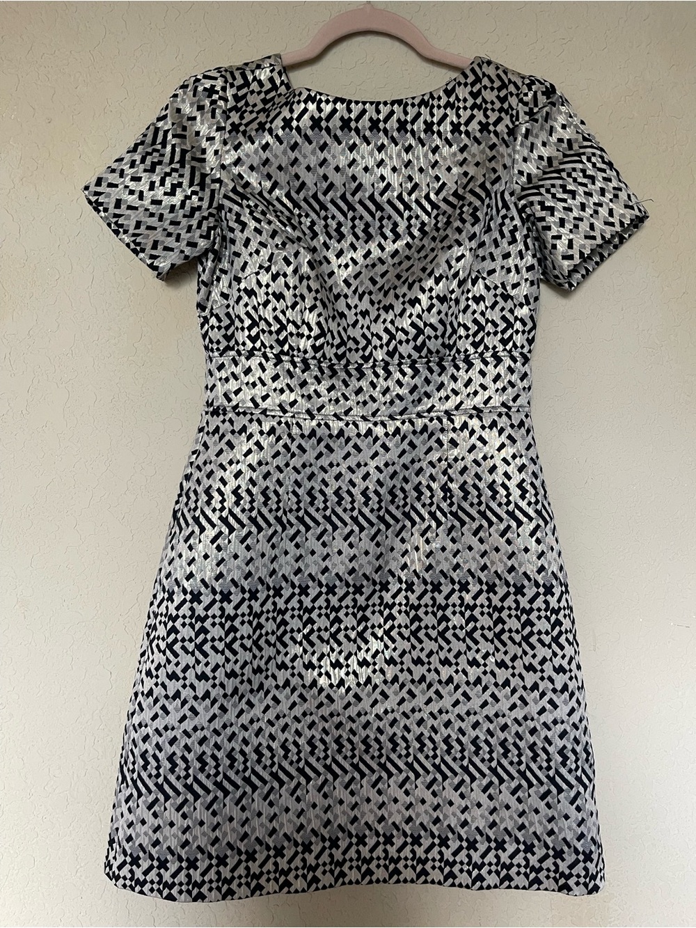Vince Camuto Silver and Black Short-Sleeve Patterned Dress